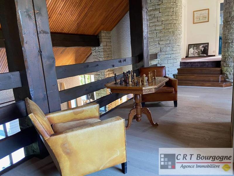 Maison - 374 m² - 9 pièces