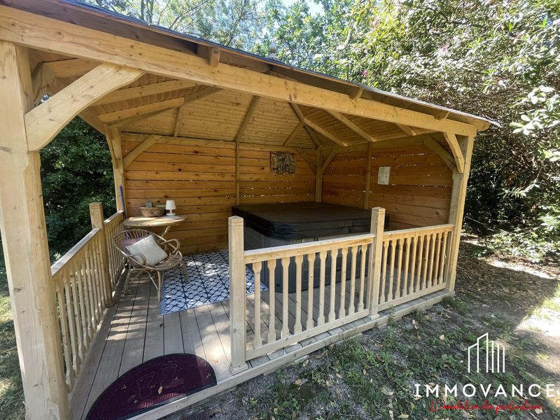 Maison - 747 m² - 23 pièces