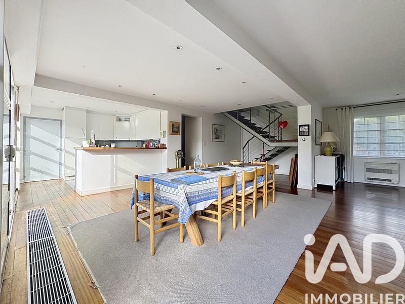 Maison - 256 m² - 7 pièces