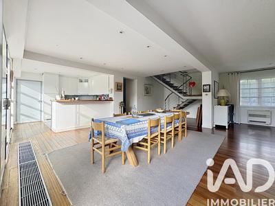 Maison - 256 m² - 7 pièces