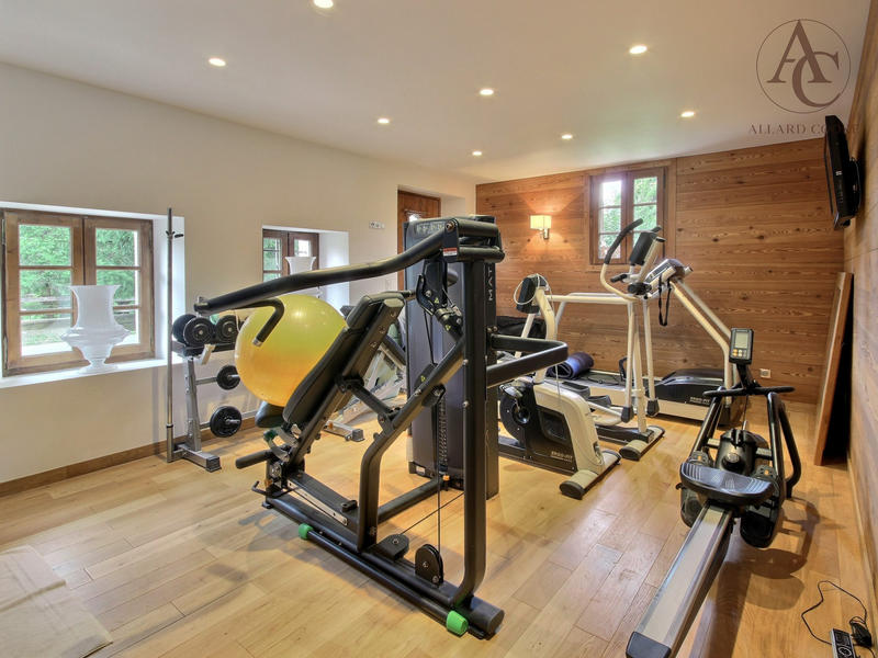 Châlet - 585 m² - 11 pièces