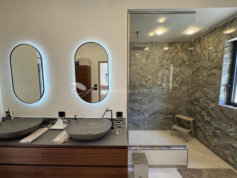 Propriété - 600 m² - 17 pièces