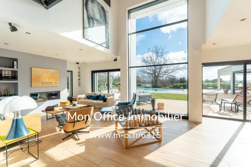 Propriété - 275 m² - 7 pièces