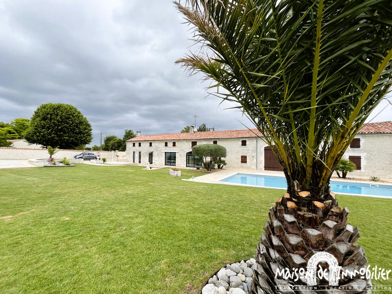 Maison - 380 m² - 9 pièces