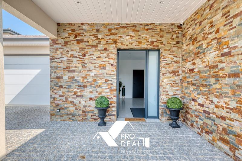 Maison contemporaine - 260 m² - 8 pièces