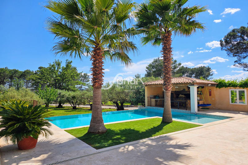 Maison - 203 m² - 6 pièces