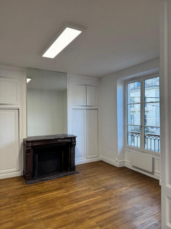 Bureau - 110 m² - 6 pièces