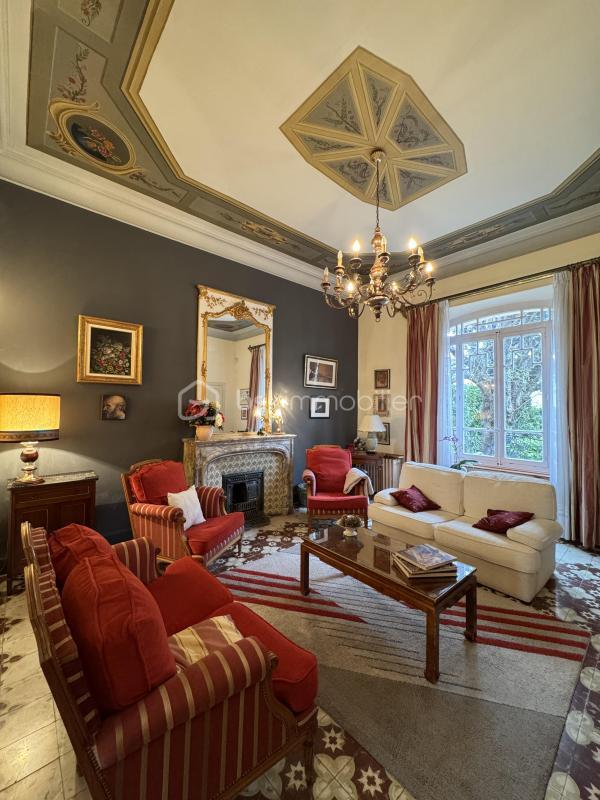 Demeure - 350 m² - 8 pièces