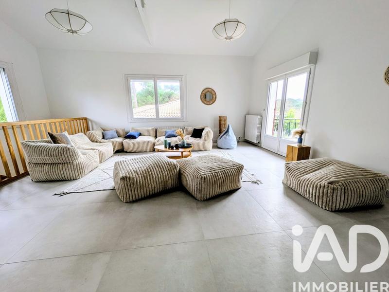 Maison - 210 m² - 8 pièces