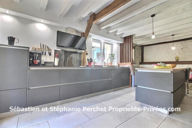 Maison - 233 m² - 8 pièces