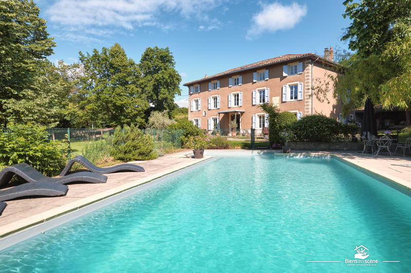 Maison ancienne - 450 m² - 13 pièces