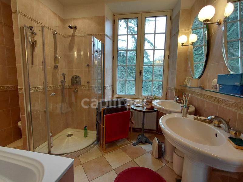 Maison - 270 m² - 7 pièces