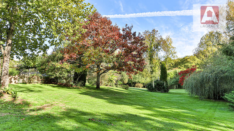 Maison - 235 m² - 8 pièces