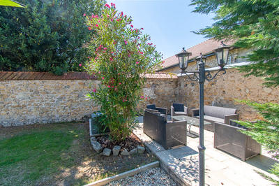 Maison - 222 m² - 9 pièces