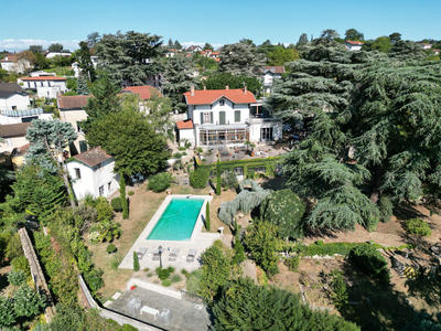 Propriété - 382 m² - 7 pièces