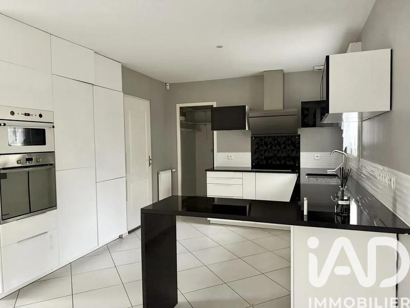 Maison - 92 m² - 5 pièces