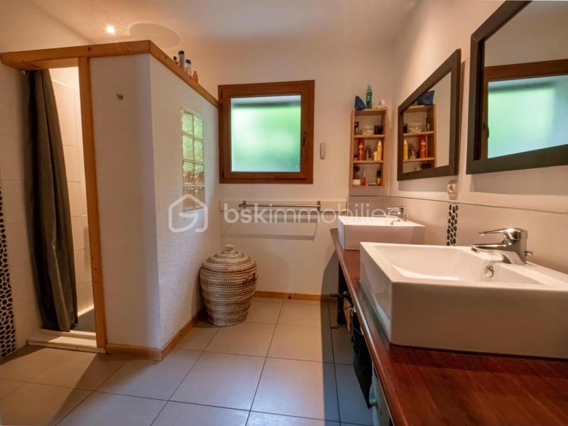 Maison - 190 m² - 8 pièces