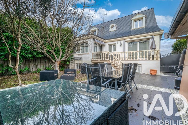 Maison - 269 m² - 8 pièces