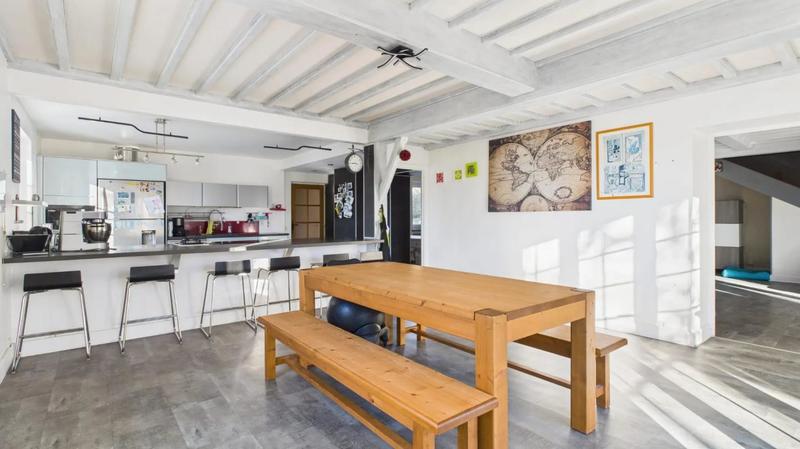 Maison - 320 m² - 11 pièces