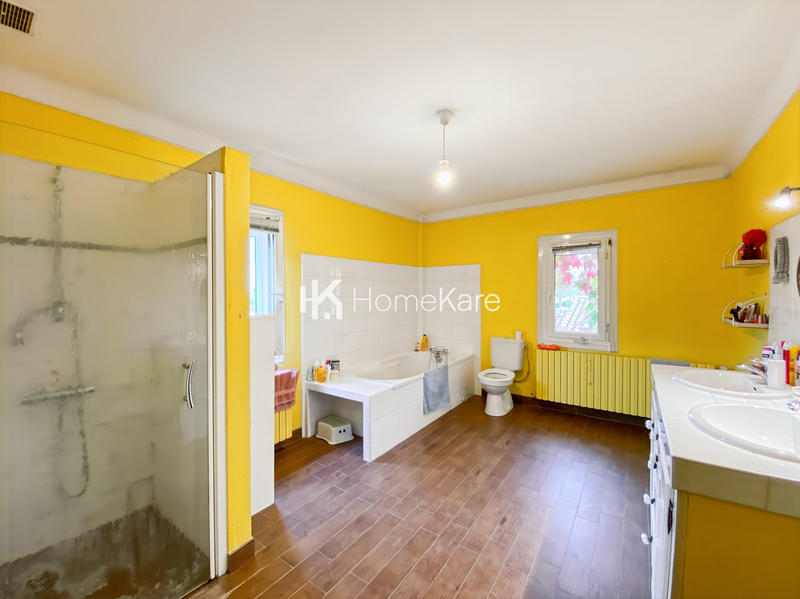 Maison - 240 m² - 7 pièces