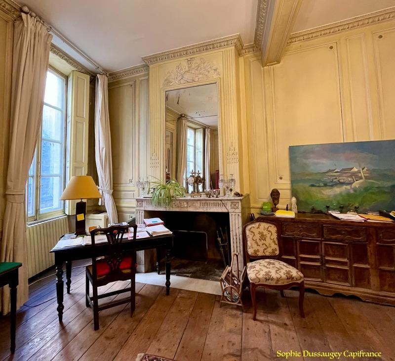 Maison - 230 m² - 8 pièces