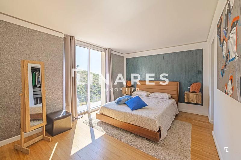 Maison - 239 m² - 6 pièces