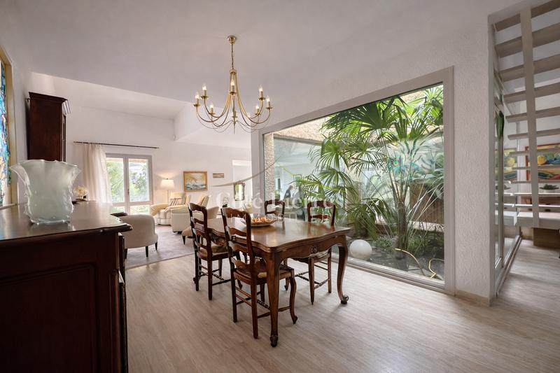 Maison - 220 m² - 6 pièces