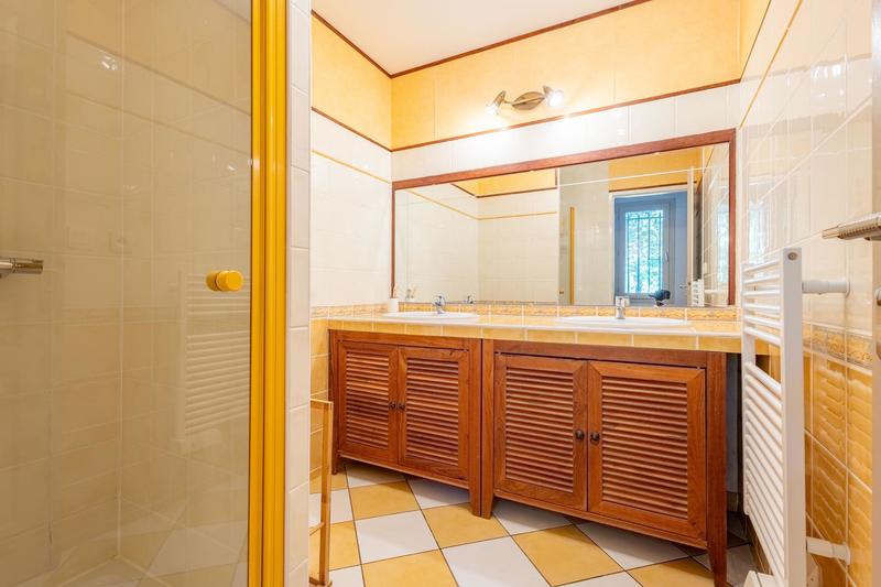 Maison - 205 m² - 6 pièces