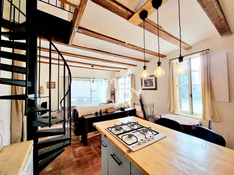 Maison - 305 m² - 11 pièces