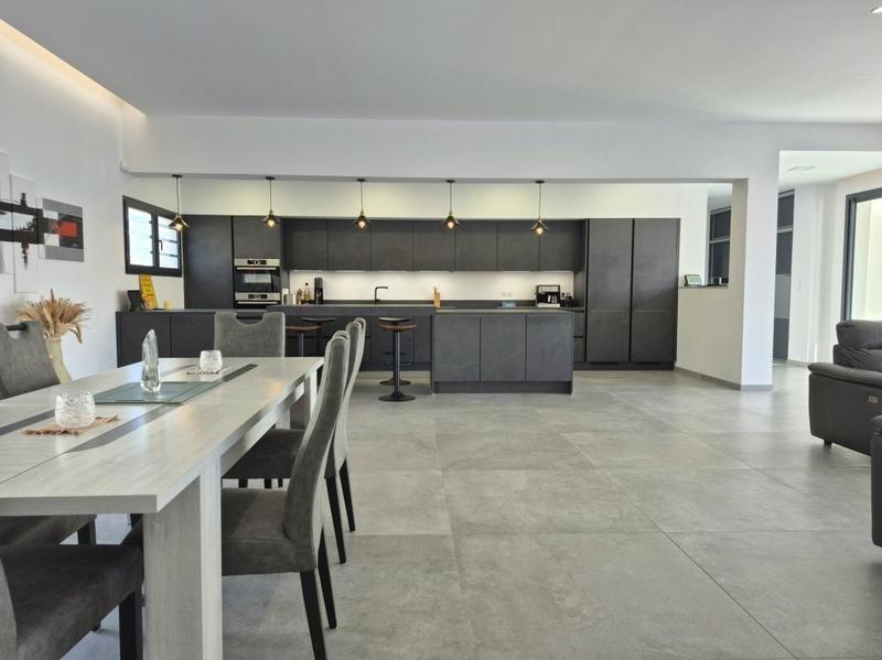 Maison - 232 m² - 6 pièces