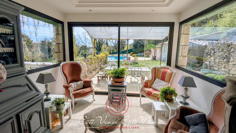 Maison - 307 m² - 10 pièces