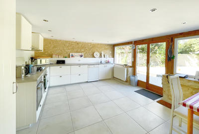 Maison - 218 m² - 12 pièces