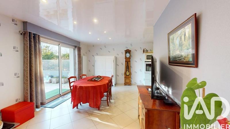 Maison - 183 m² - 11 pièces