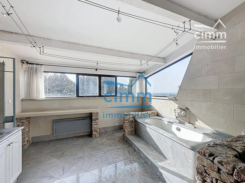 Maison - 180 m² - 5 pièces