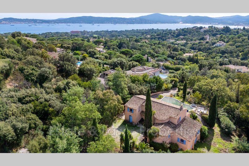 Maison - 220 m² - 7 pièces