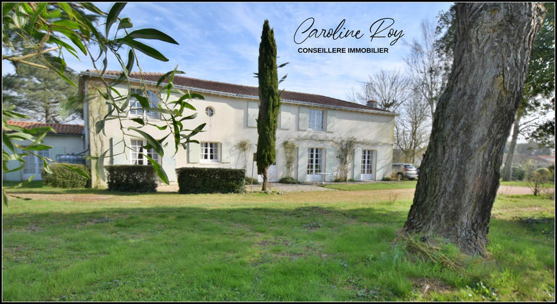 Maison - 288 m² - 8 pièces