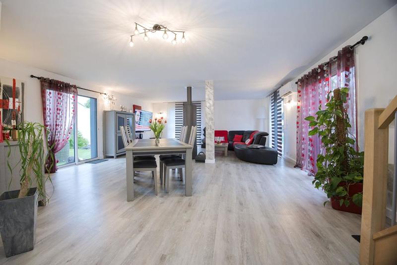 Maison - 180 m² - 7 pièces