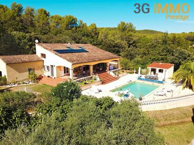 Villa - 180 m² - 8 pièces