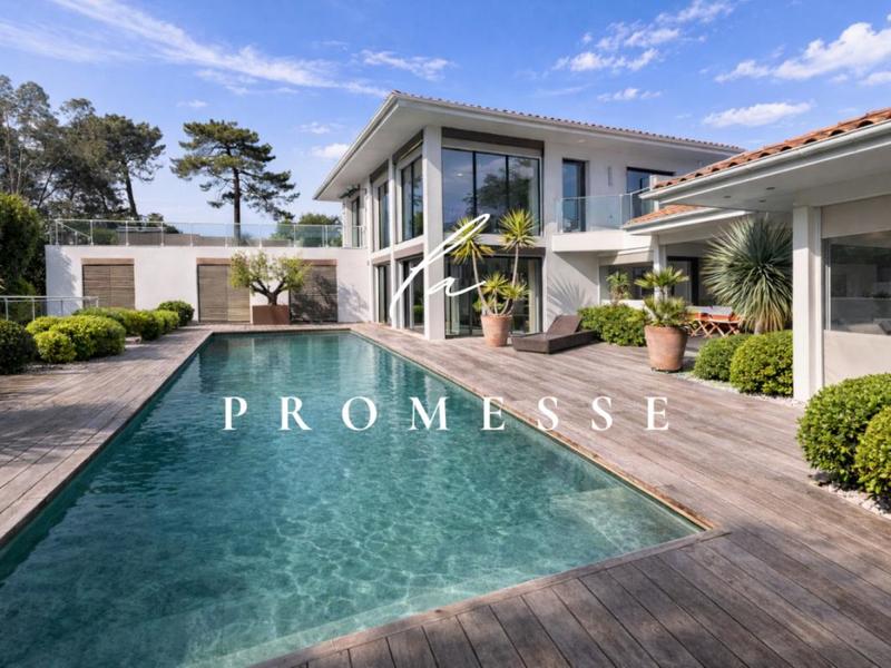 Villa - 323 m² - 8 pièces
