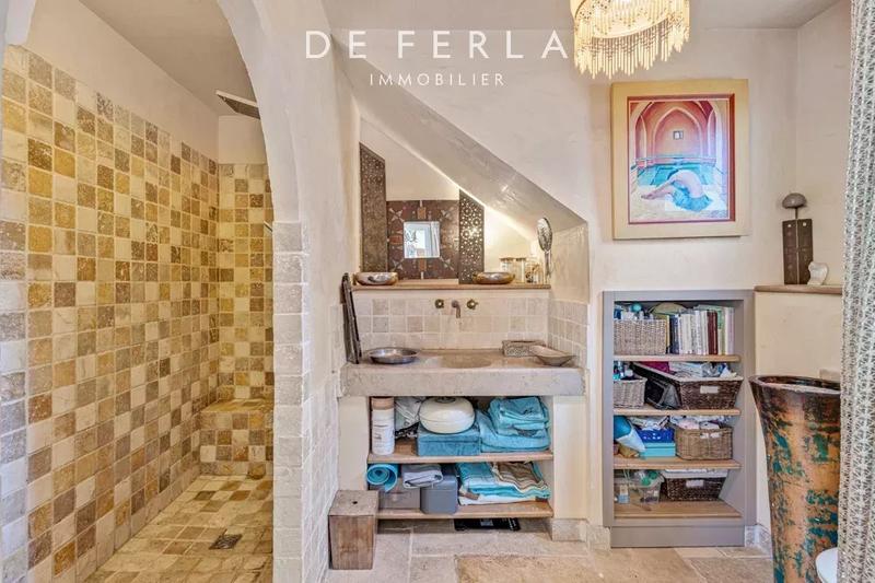 Villa - 250 m² - 9 pièces