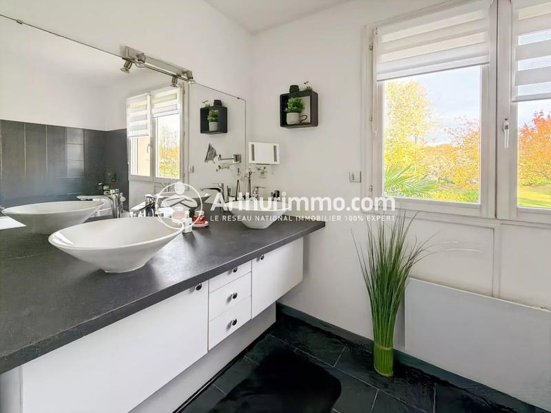 Maison - 210 m² - 7 pièces