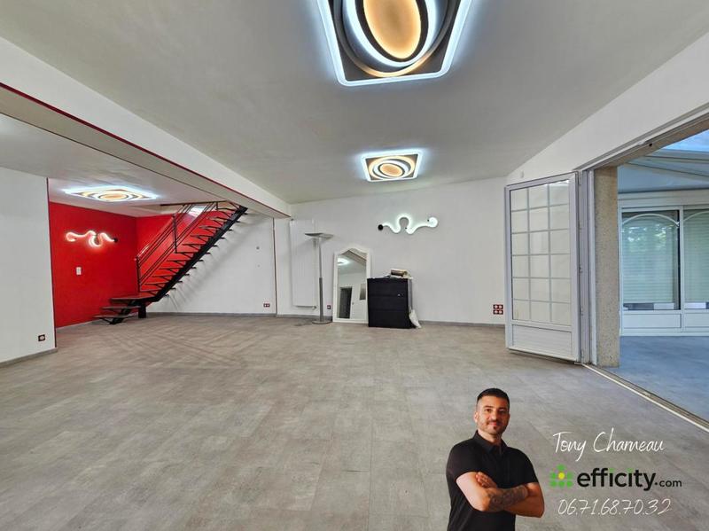 Maison - 280 m² - 6 pièces