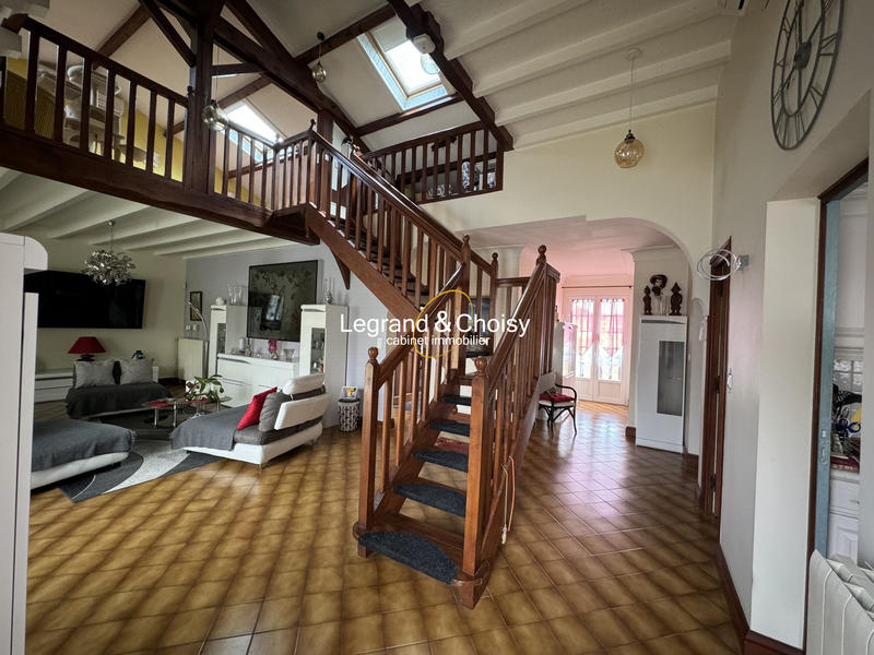 Maison - 340 m² - 8 pièces