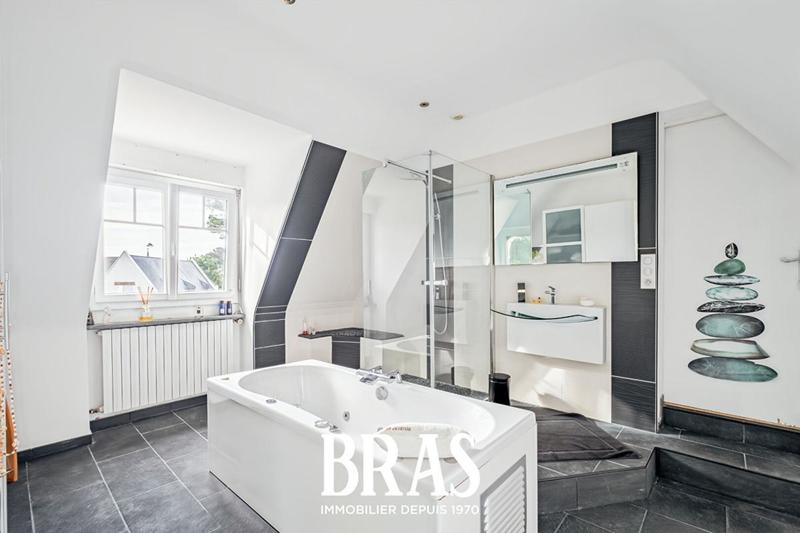 Maison - 200 m² - 8 pièces