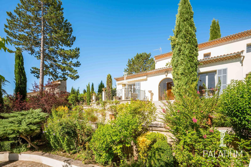 Maison - 255 m² - 7 pièces