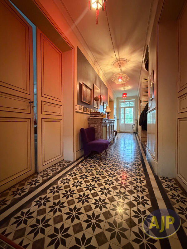 Maison - 278 m² - 9 pièces