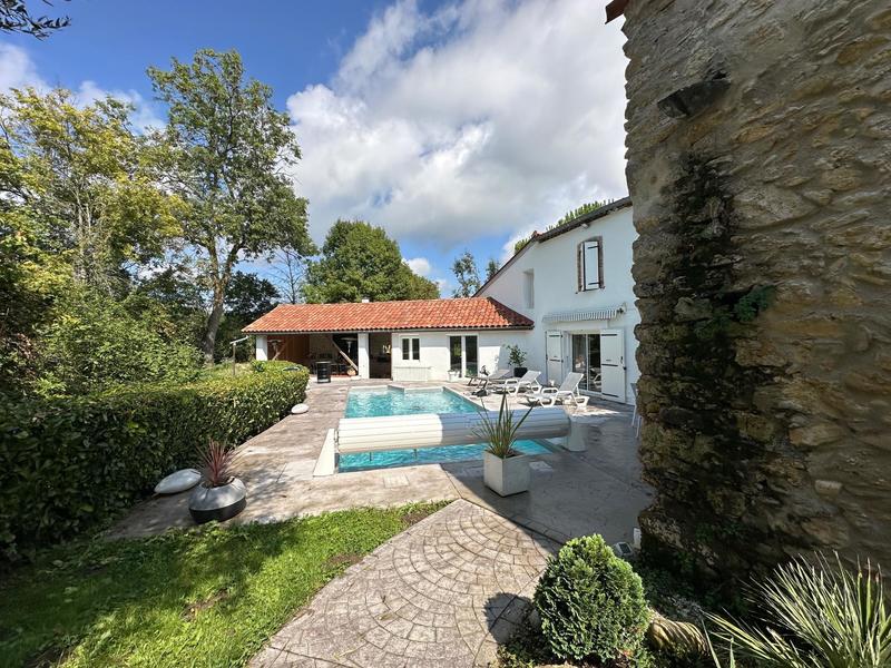 Maison - 307 m² - 8 pièces