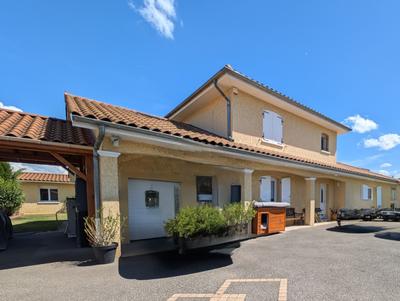 Maison - 168 m² - 7 pièces
