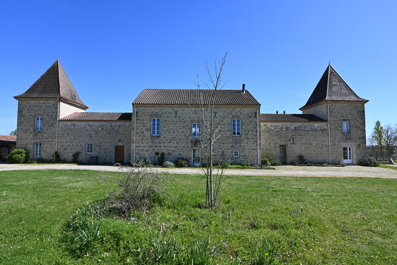 Maison - 374 m² - 13 pièces