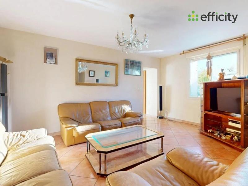 Maison - 222 m² - 10 pièces